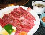 美幌の「肉の田村」で遅い昼食。昼のヤキニク定食は、カルビとサガリ、ライスとキムチとスープ、コーヒー付で、一人前千円