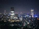 右から六本木ヒルズ、東京ミッドタウン、東京タワー。絶景に絶句