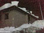 屋根に雪が積もっていたところは落雪